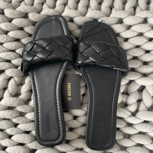 Square-Toe black Sandals